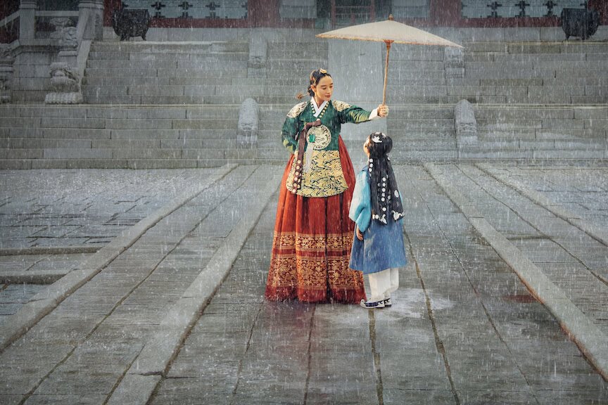 Netflix'teki Yeni Çıkan Diziler - Under the Queen’s Umbrella